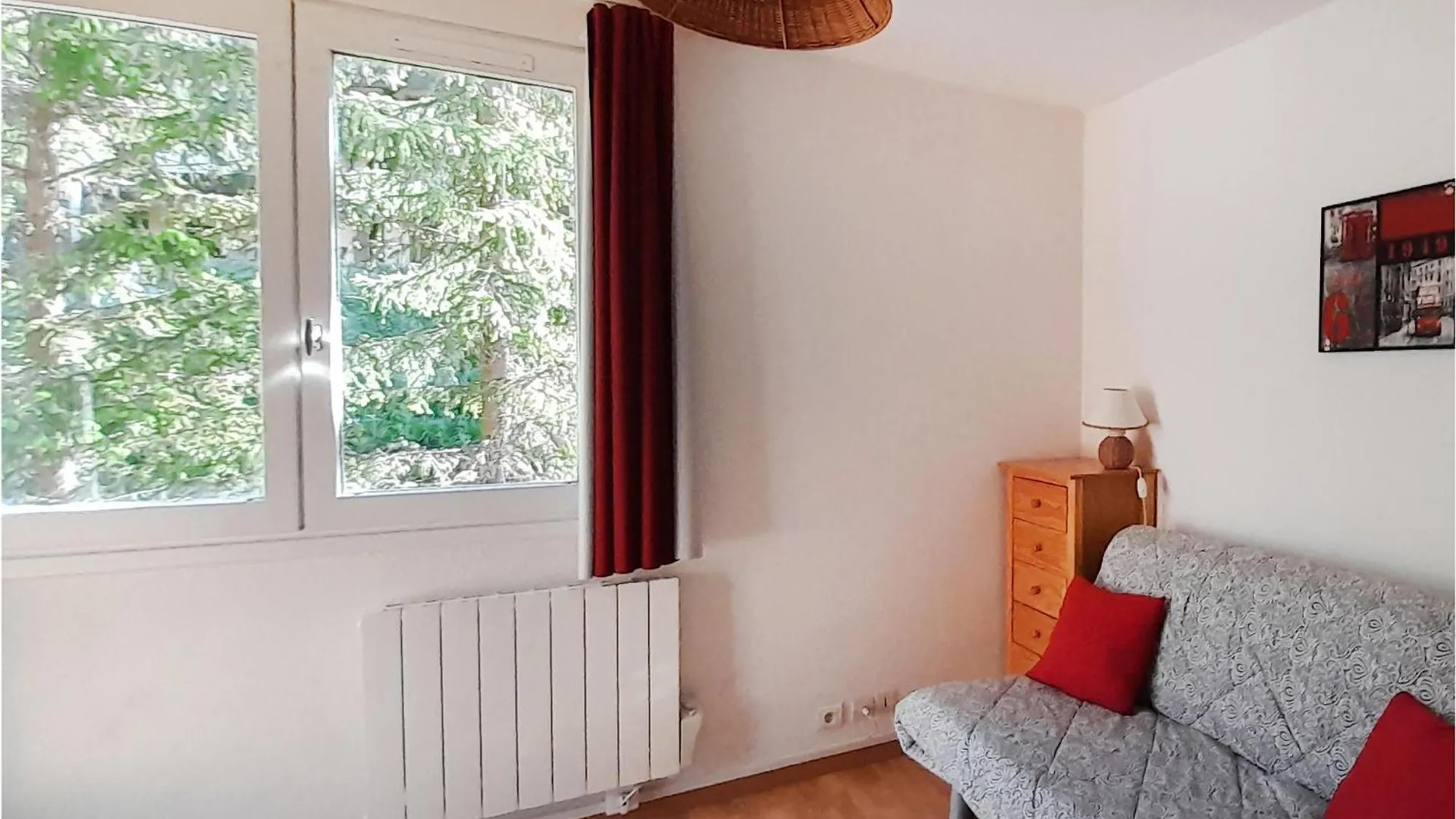 1 Bedroom Lovely Apartment In 拉富