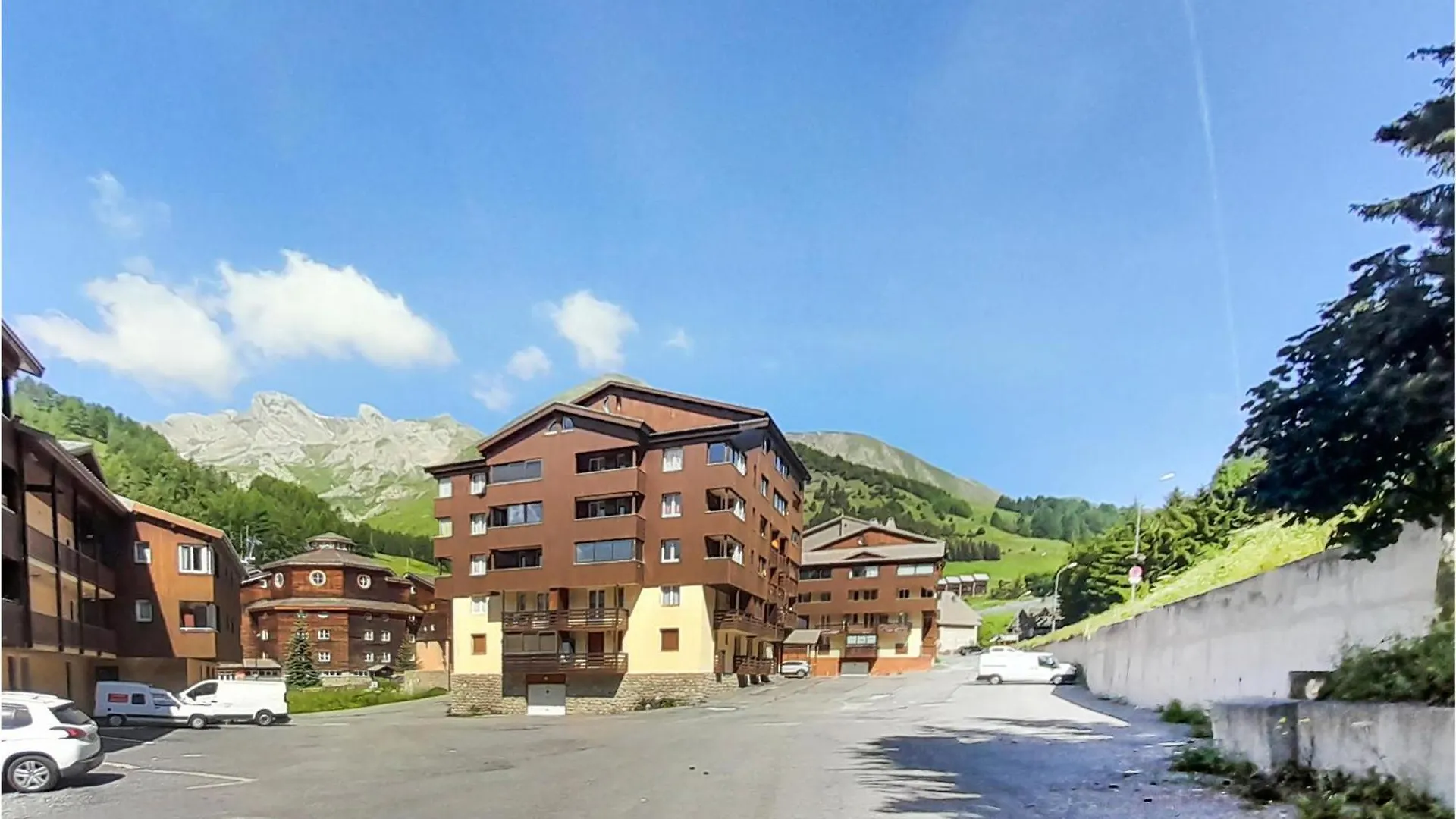 1 Bedroom Lovely Apartment In Allos 0*,  France